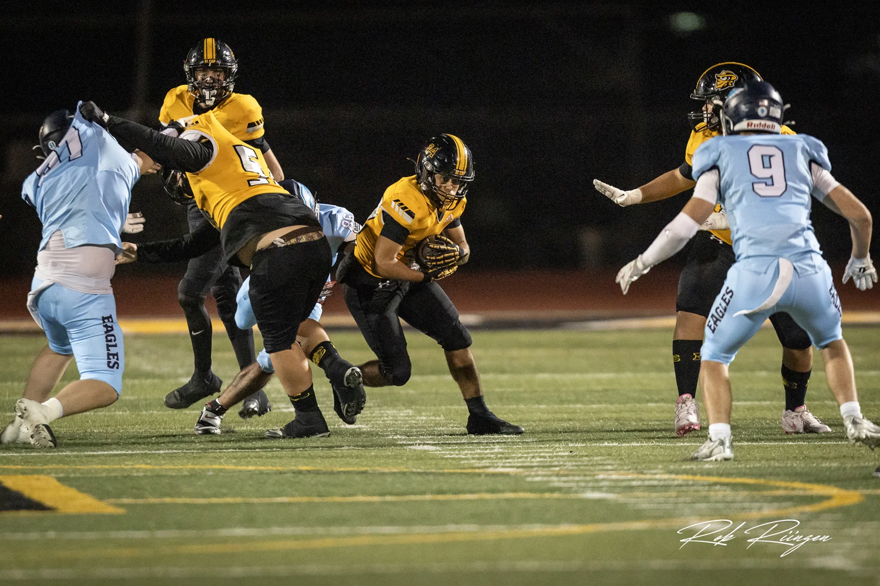 RB hitting the hole