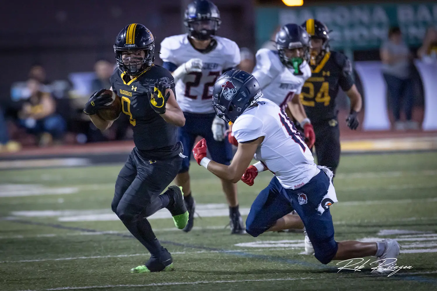 El Cap RB trying to avoid the defense